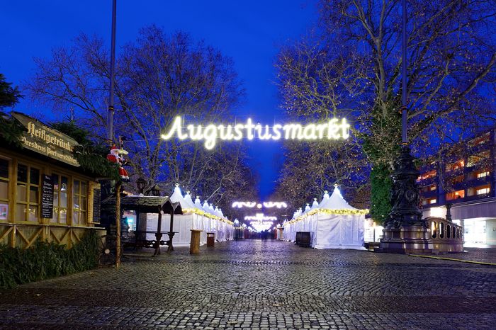 Augustusmarkt on Hauptstraße at dusk, among the white pagodas.