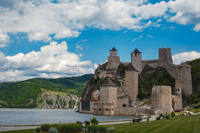 Tvrđave Srbije: šest zidina od Petrovaradina do Niša