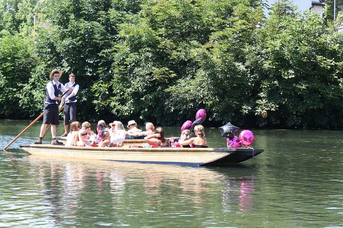 Bekovi u Kembridžu: travnjaci i mostovi šest koledža okrenuti reci Kem.