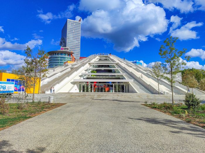 Tirana beyond the main sights: the Pyramid, Postbllok and Pazari i Ri