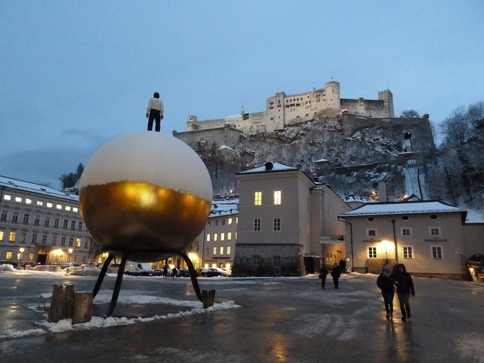 New Year's Eve in Salzburg: free Kapitelplatz, bells and a plan B