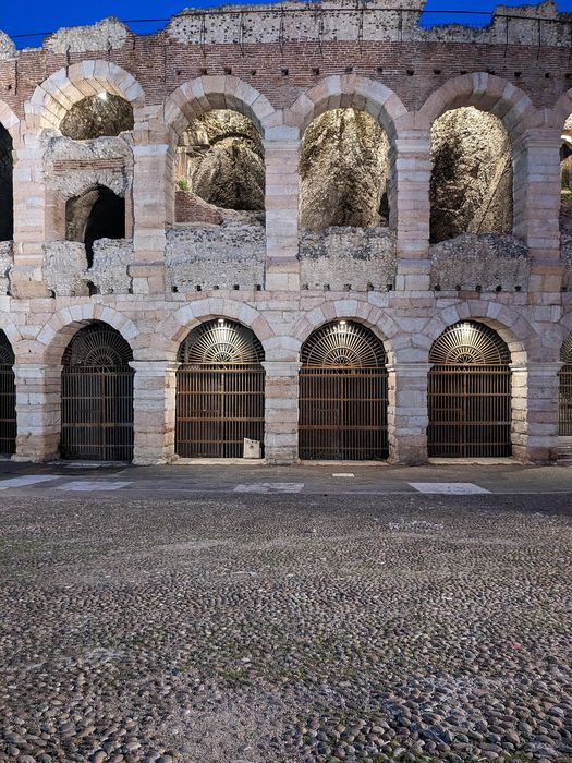 New Year's Eve in Verona: Piazza Bra, the Arena and midnight