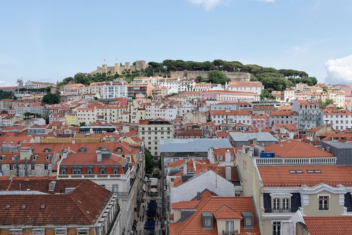 Elevador de Santa Justa iz 1902, gvozdeni lift između Baixe i Karma — od jeseni 2025. zatvoren do tehničke provere.